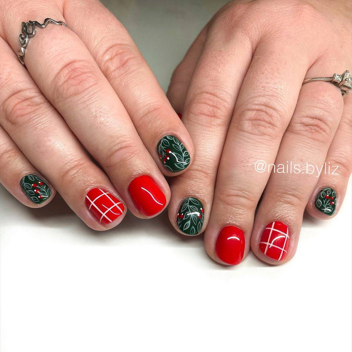 Short Red And Green Christmas Nails