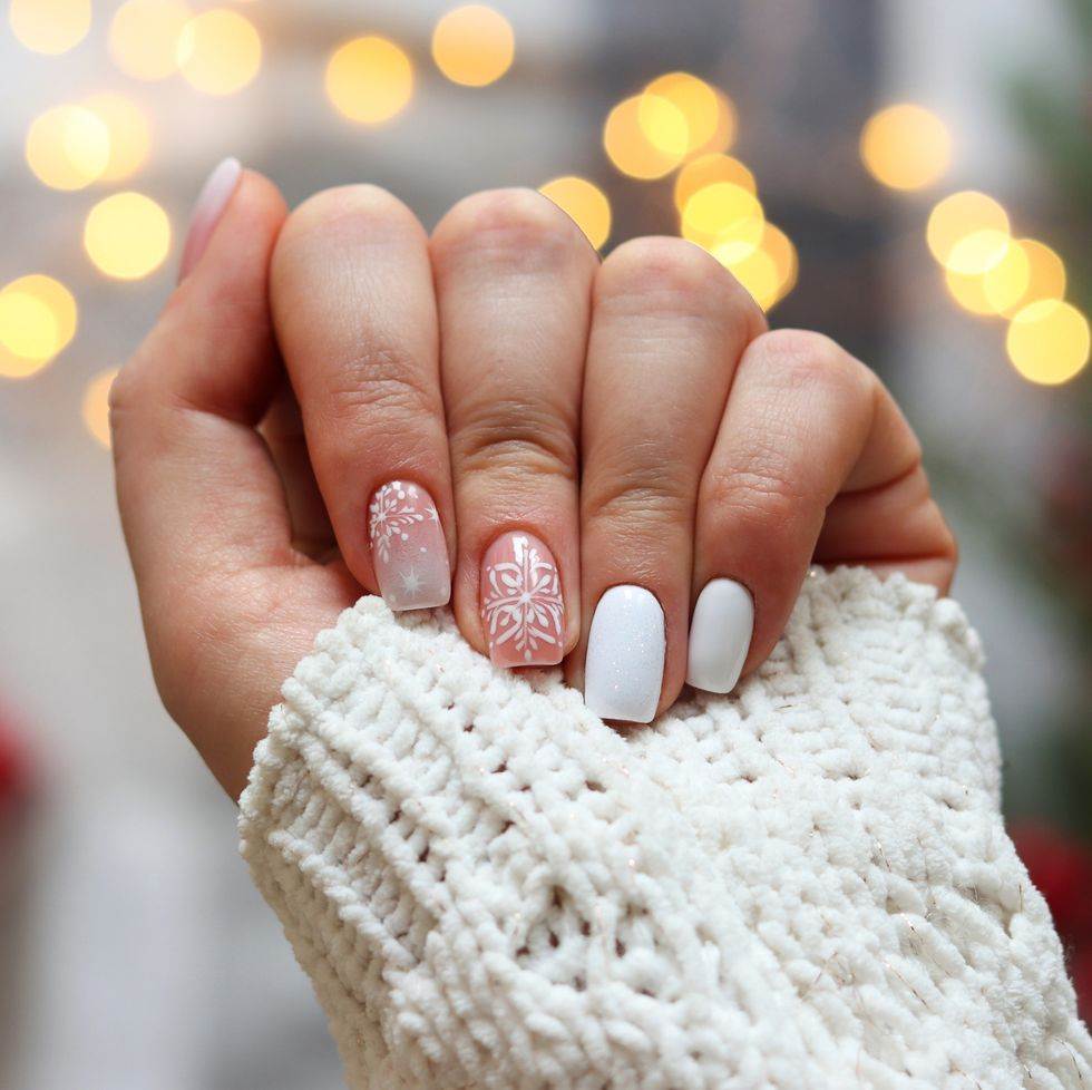 30 Simple Yet Stunning Christmas Nail Ideas To Copy On Your Next Manicure