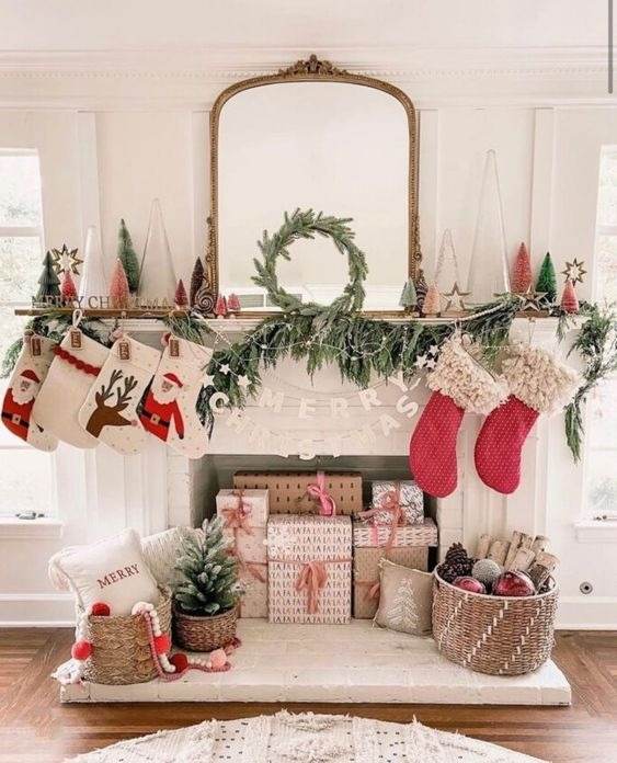 30 Christmas Mantel Ideas To Make Your Fireplace Sparkle And Shine - 193