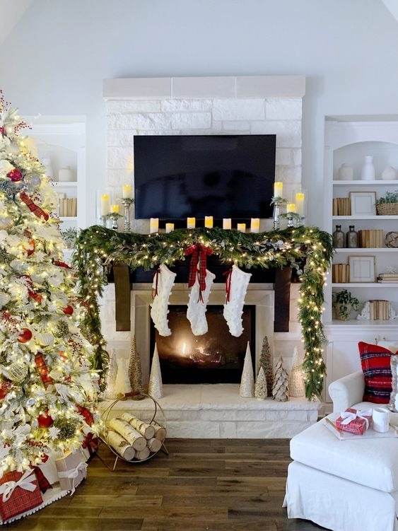 30 Christmas Mantel Ideas To Make Your Fireplace Sparkle And Shine - 201