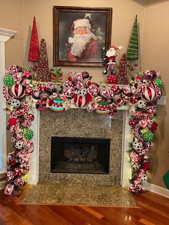 30 Christmas Mantel Ideas To Make Your Fireplace Sparkle And Shine - 209