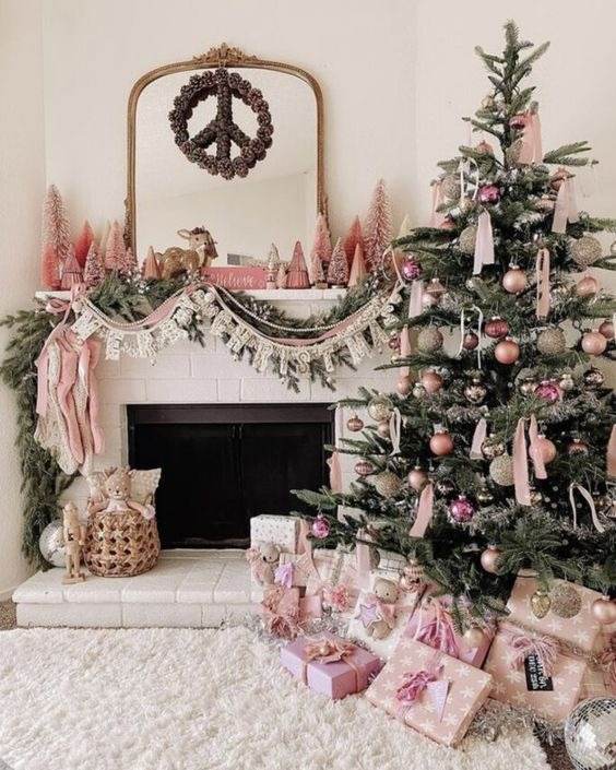 30 Christmas Mantel Ideas To Make Your Fireplace Sparkle And Shine - 211