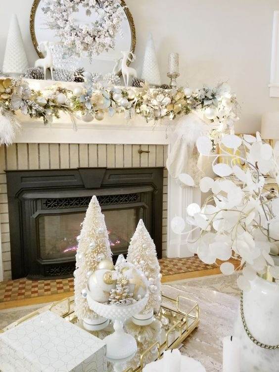 30 Christmas Mantel Ideas To Make Your Fireplace Sparkle And Shine - 225