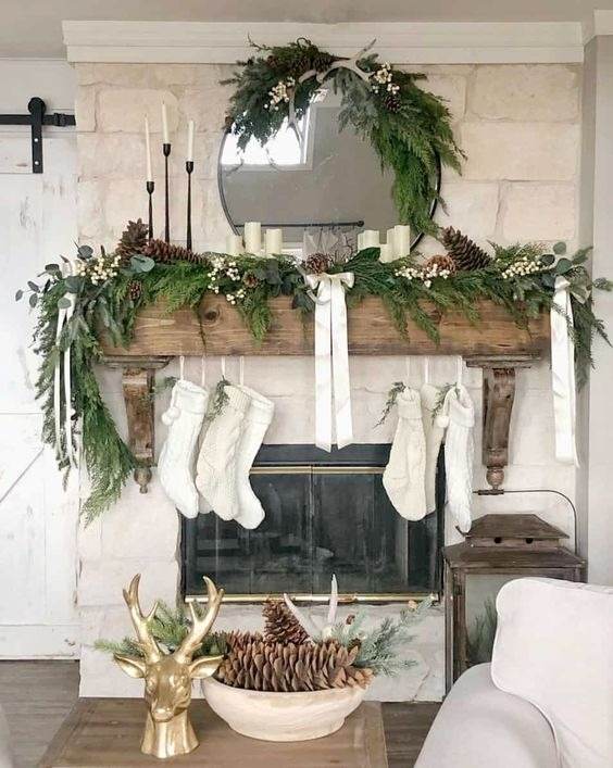 30 Christmas Mantel Ideas To Make Your Fireplace Sparkle And Shine - 231