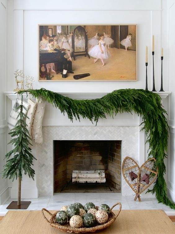 30 Christmas Mantel Ideas To Make Your Fireplace Sparkle And Shine - 247