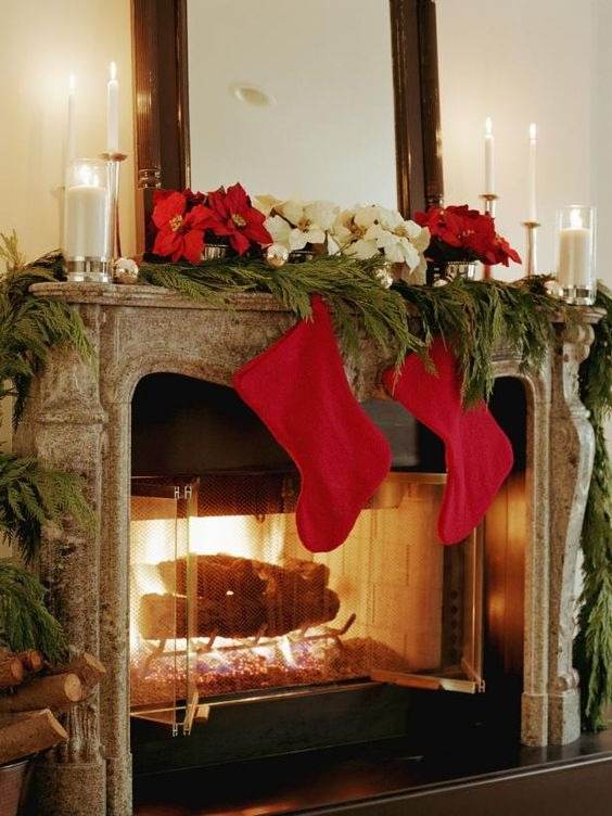 30 Christmas Mantel Ideas To Make Your Fireplace Sparkle And Shine - 239