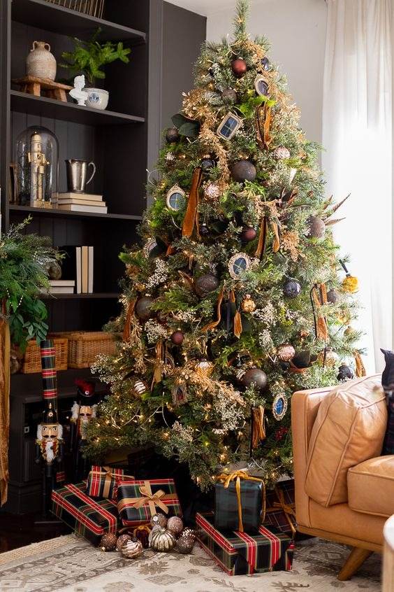 How To Make Your Christmas Tree Sparkle And Shine In Easy 6 Steps - 43