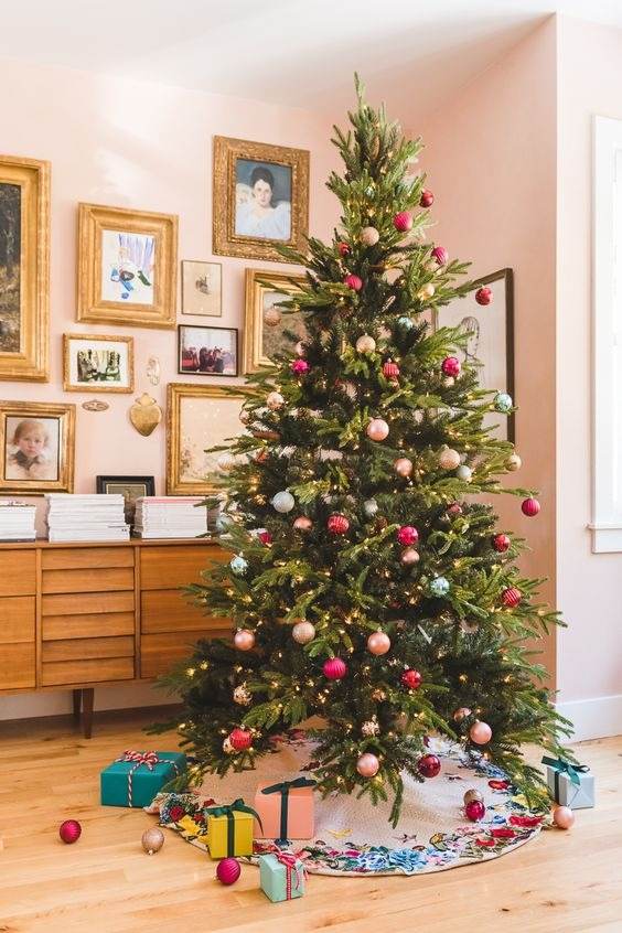 35 Christmas Tree Ideas To Make Your Home More Festive - 239