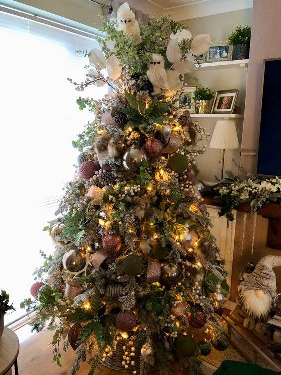 35 Christmas Tree Ideas To Make Your Home More Festive - 245