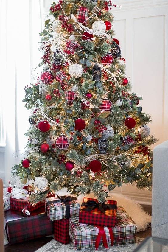 35 Christmas Tree Ideas To Make Your Home More Festive - 263