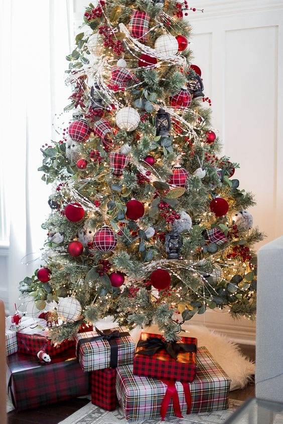 35 Christmas Tree Ideas To Make Your Home More Festive