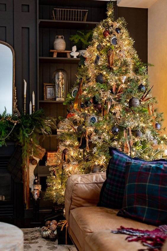 35 Christmas Tree Ideas To Make Your Home More Festive - 275