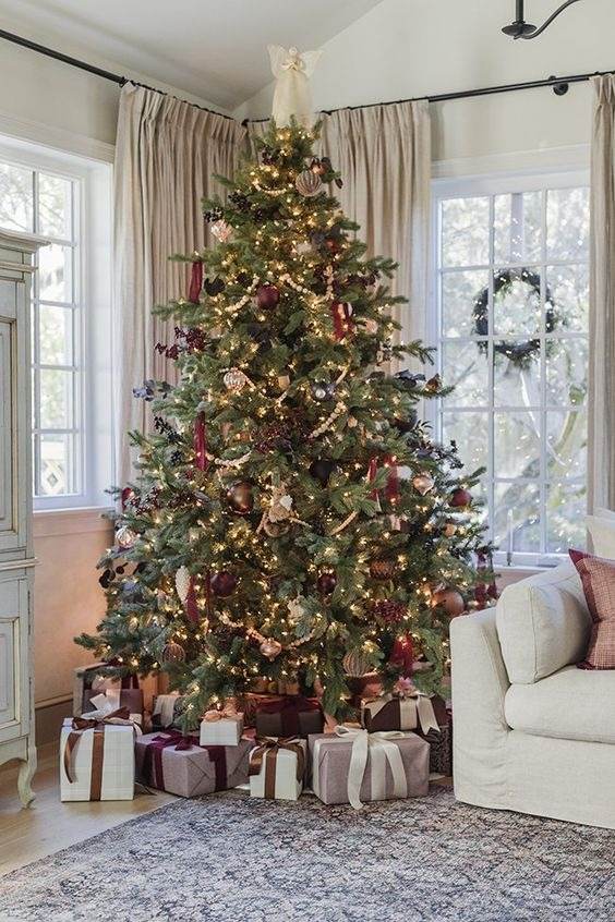 35 Christmas Tree Ideas To Make Your Home More Festive - 291