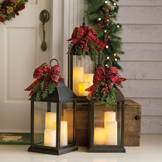 30 Gorgeous Christmas Front Porch Decoration Ideas To Wow Your Neighbors - 195