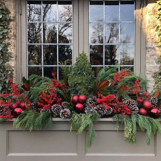 30 Gorgeous Christmas Front Porch Decoration Ideas To Wow Your Neighbors - 209