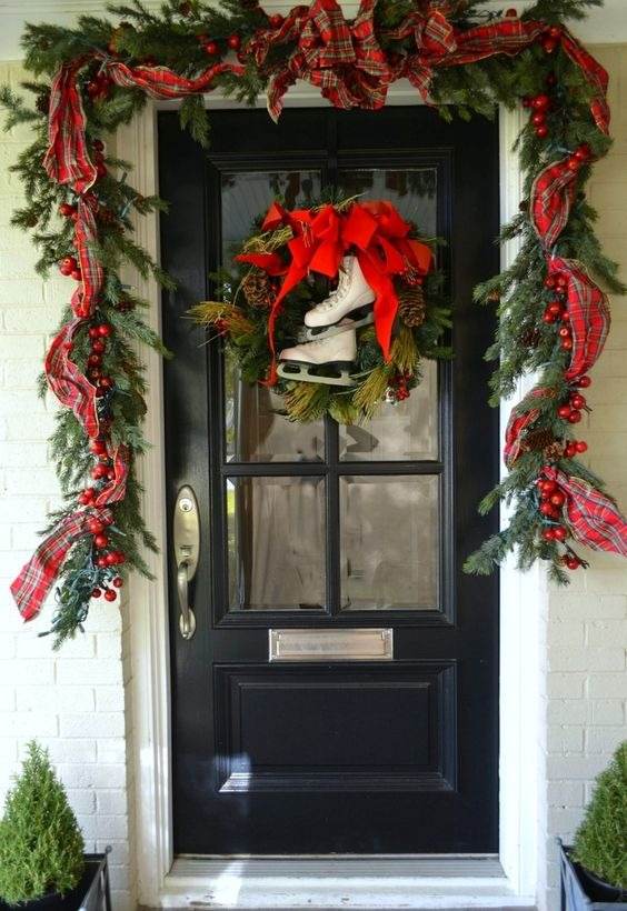 30 Gorgeous Christmas Front Porch Decoration Ideas To Wow Your Neighbors - 213