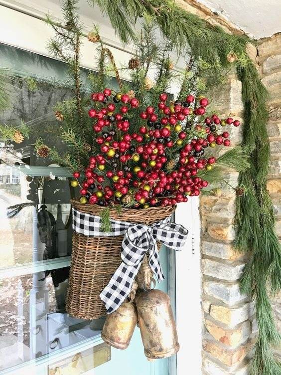 30 Gorgeous Christmas Front Porch Decoration Ideas To Wow Your Neighbors - 231