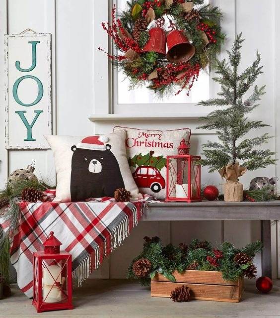 30 Gorgeous Christmas Front Porch Decoration Ideas To Wow Your Neighbors - 235