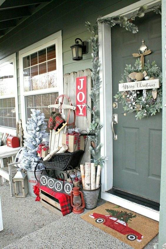 30 Gorgeous Christmas Front Porch Decoration Ideas To Wow Your Neighbors - 237