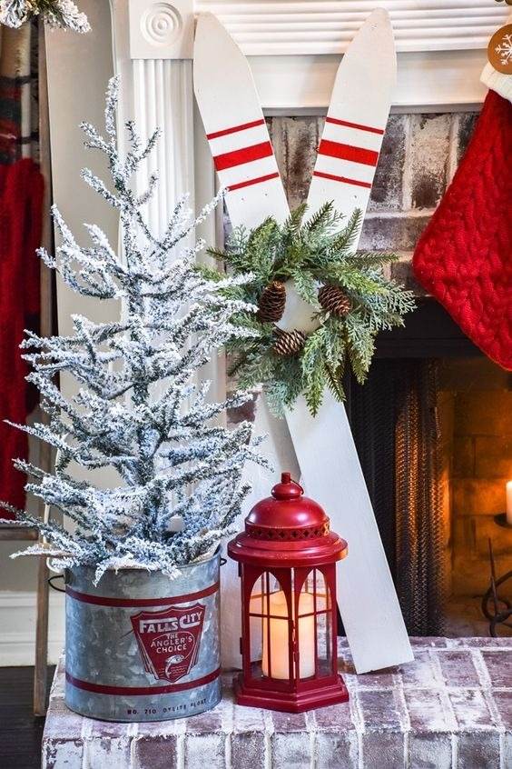 30 Gorgeous Christmas Front Porch Decoration Ideas To Wow Your Neighbors - 239