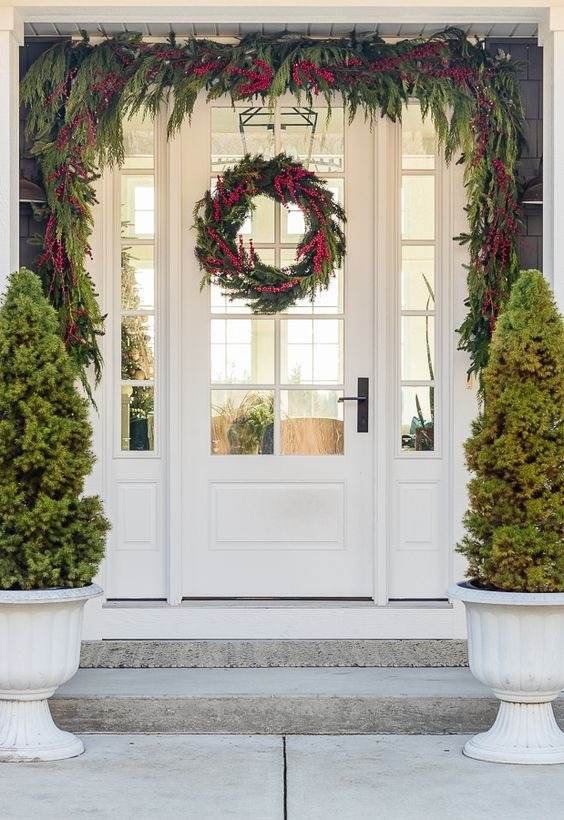 30 Gorgeous Christmas Front Porch Decoration Ideas To Wow Your Neighbors - 245