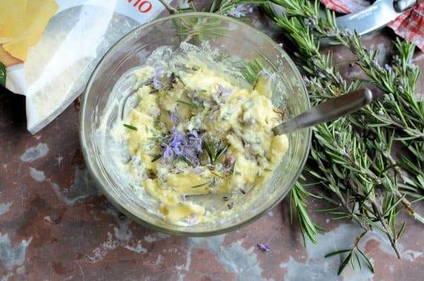 Don’t Throw Away Your Rosemary Flowers: They Are A Versatile Ingredient - 47