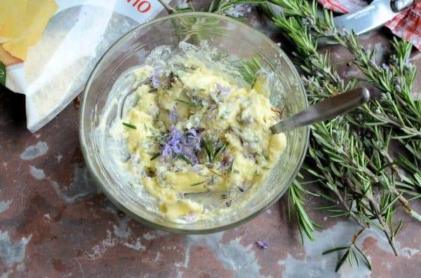 Non buttare via i fiori di rosmarino: sono un ingrediente versatile - 47