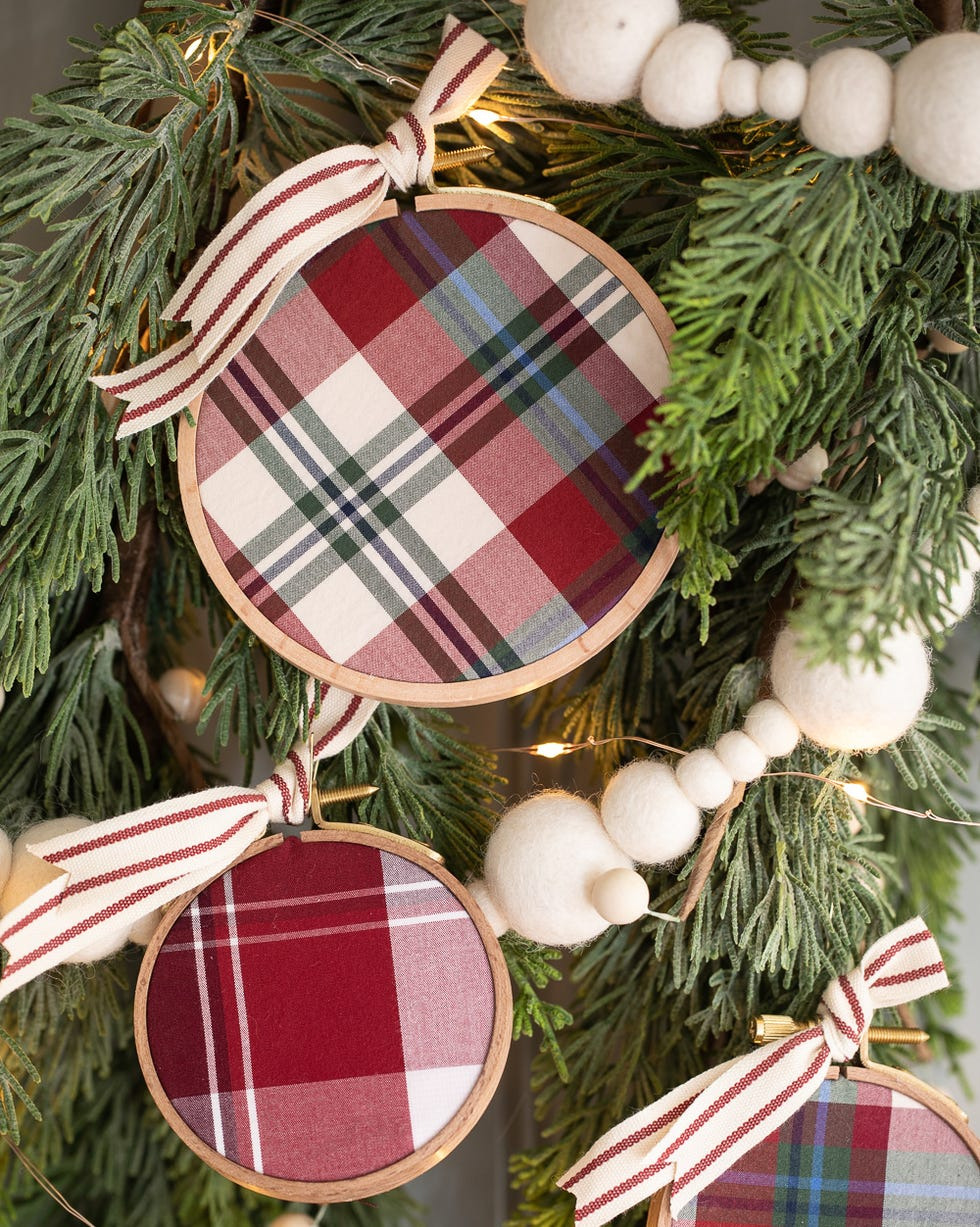 Embroidery Hoop Christmas Ornaments