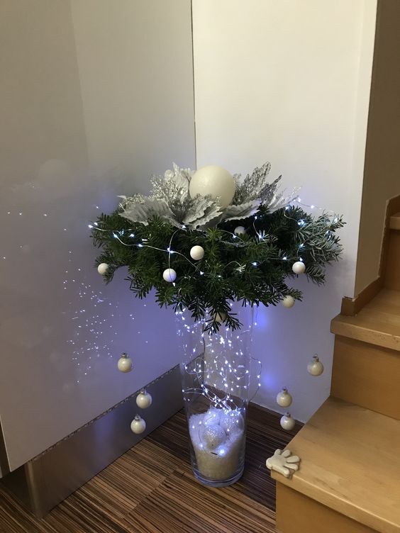 Elegant Glass Vase Christmas Glow