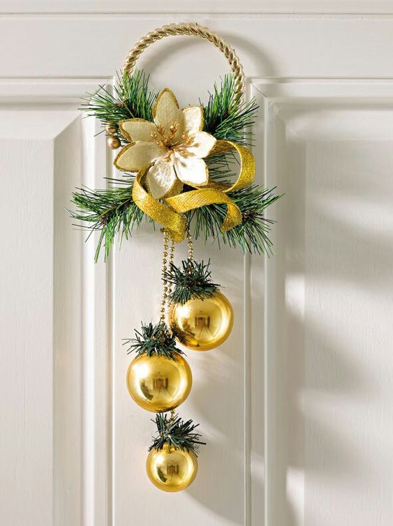 Elegant Gold Bauble Door Hanger