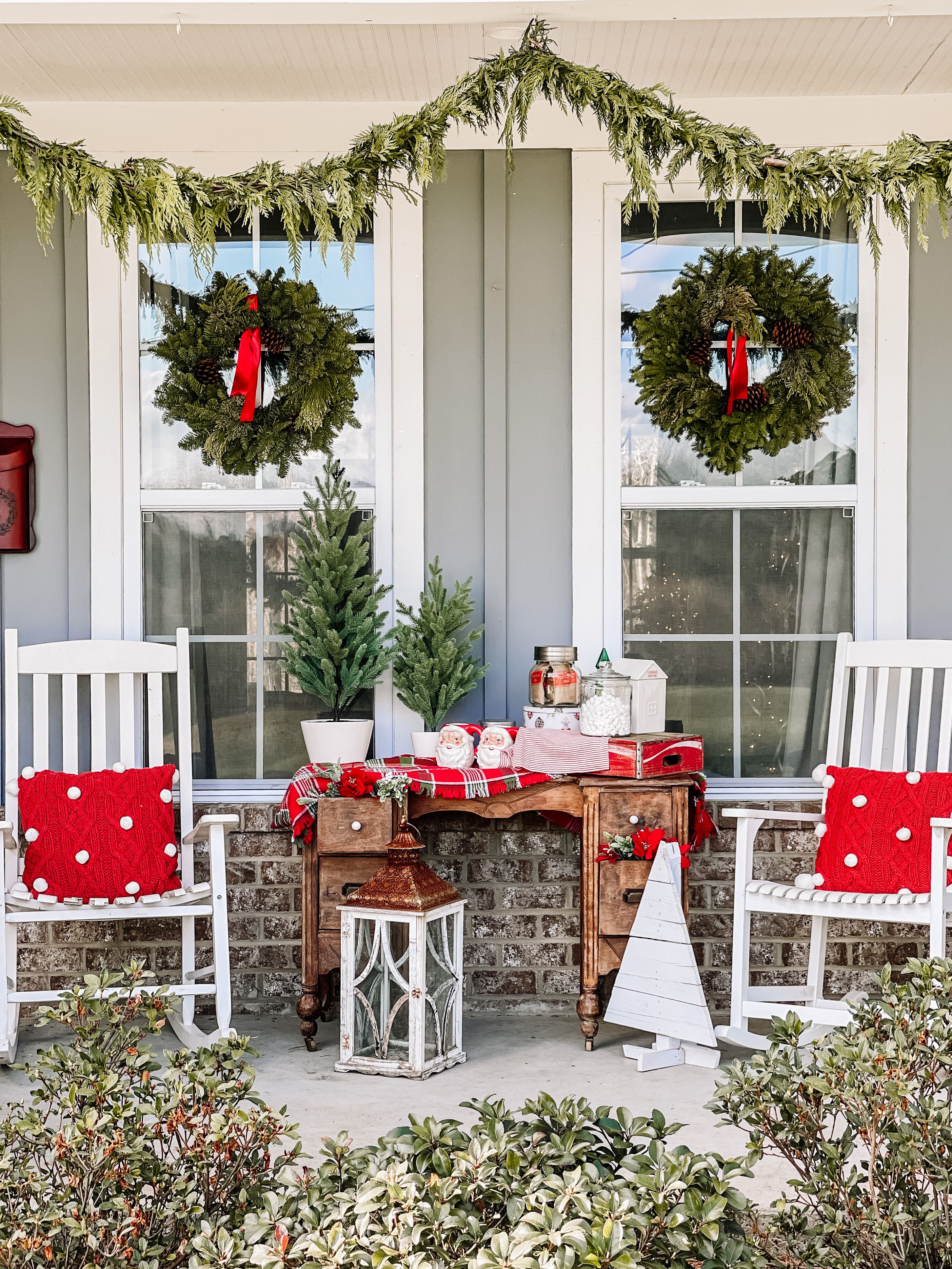 26 DIY Christmas Porch Decoration Ideas to Celebrate the Season