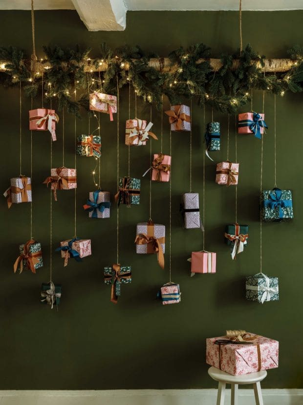 Creative Hanging Gift Display with Twinkling Garland