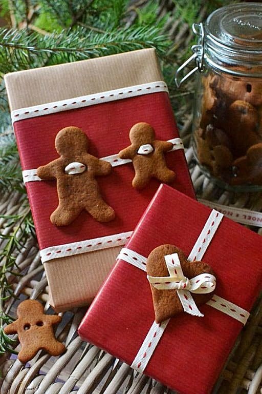 Gingerbread Christmas Gift Wrap