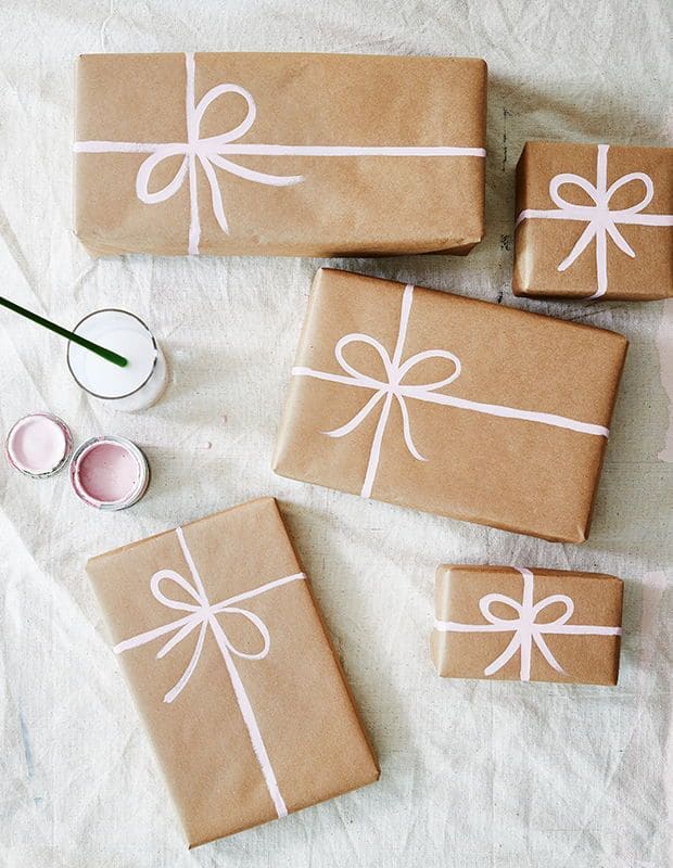 Simple Bow Gift Wrap Idea