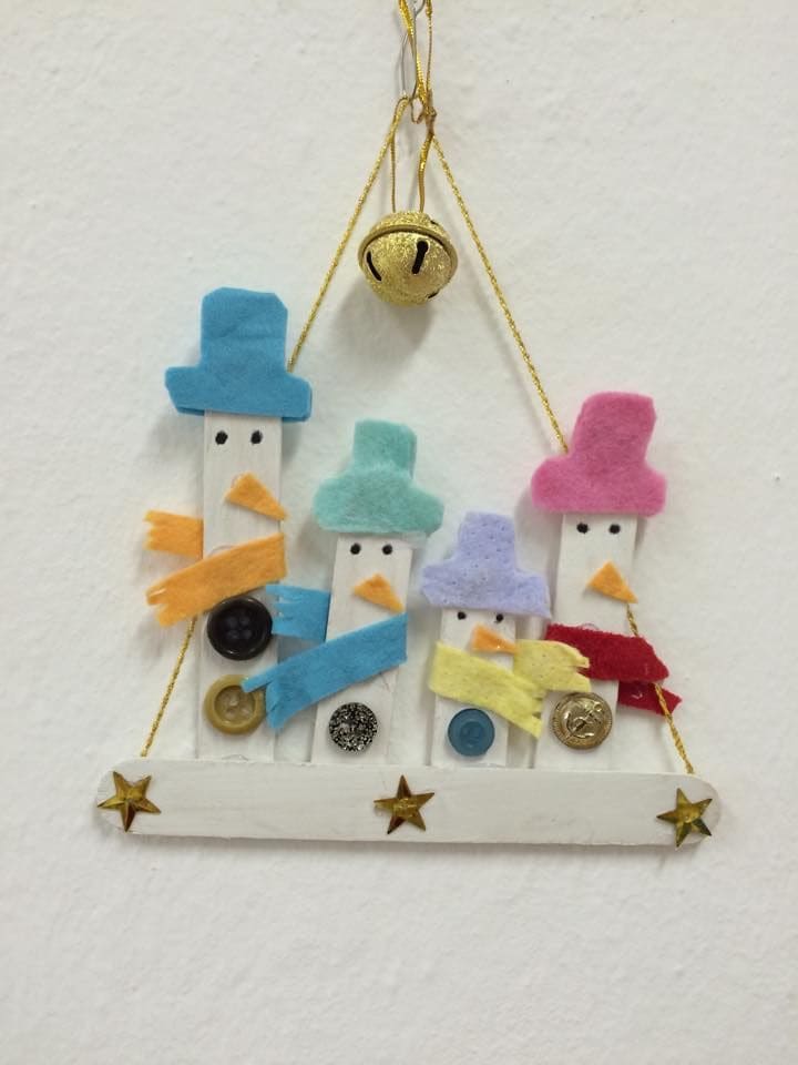 Adorable Popsicle Stick Snowman Family