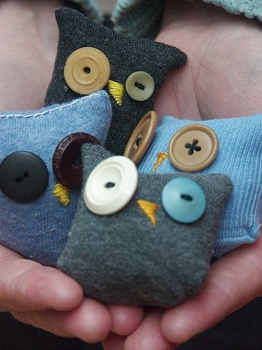 Adorable Button-Eyed Fabric Owls DIY