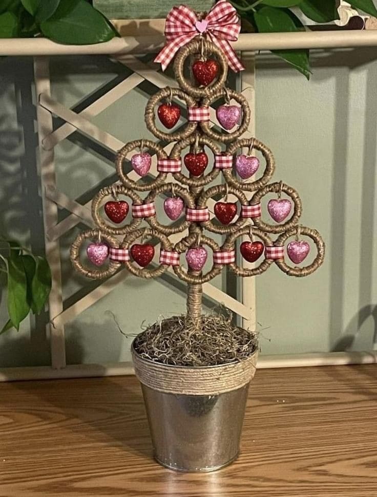 Charming Twine Heart Valentine Tree Decor