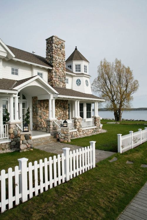 Charming White Picket Fence for Lakeside Farmhouse