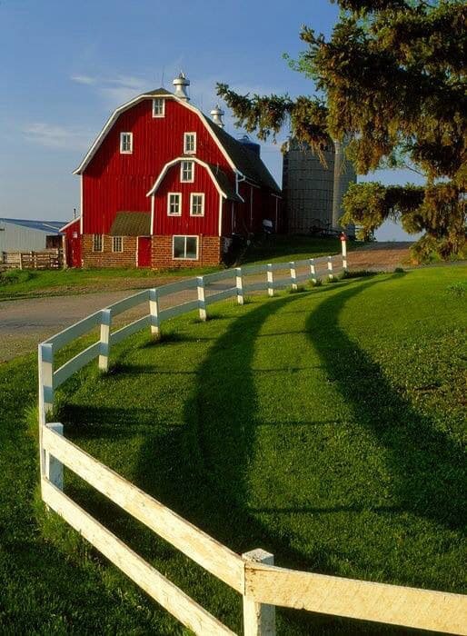 Classic White Picket Fence for Farmhouses