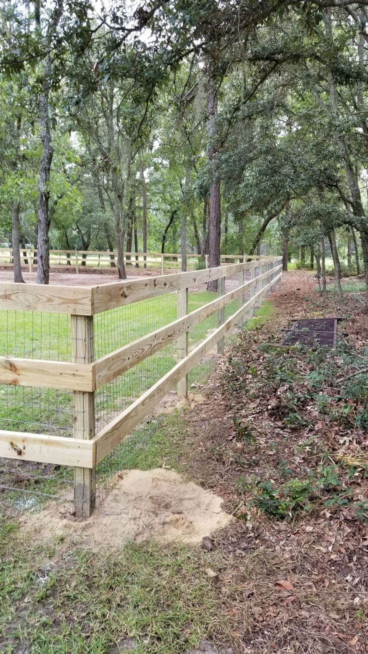 Durable Wooden Farmhouse Fence with Wire Panels