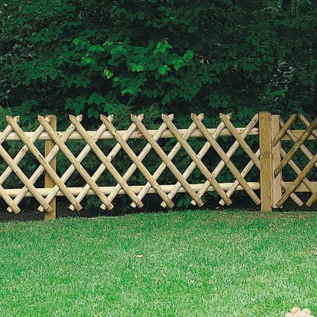 Elegant Wooden Lattice Fence for Farmhouses