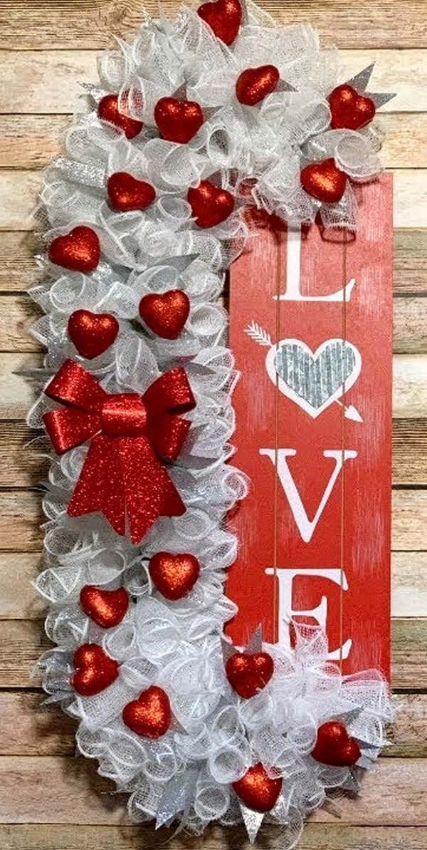 Glittering Heart-Embellished Valentines Mesh Wreath