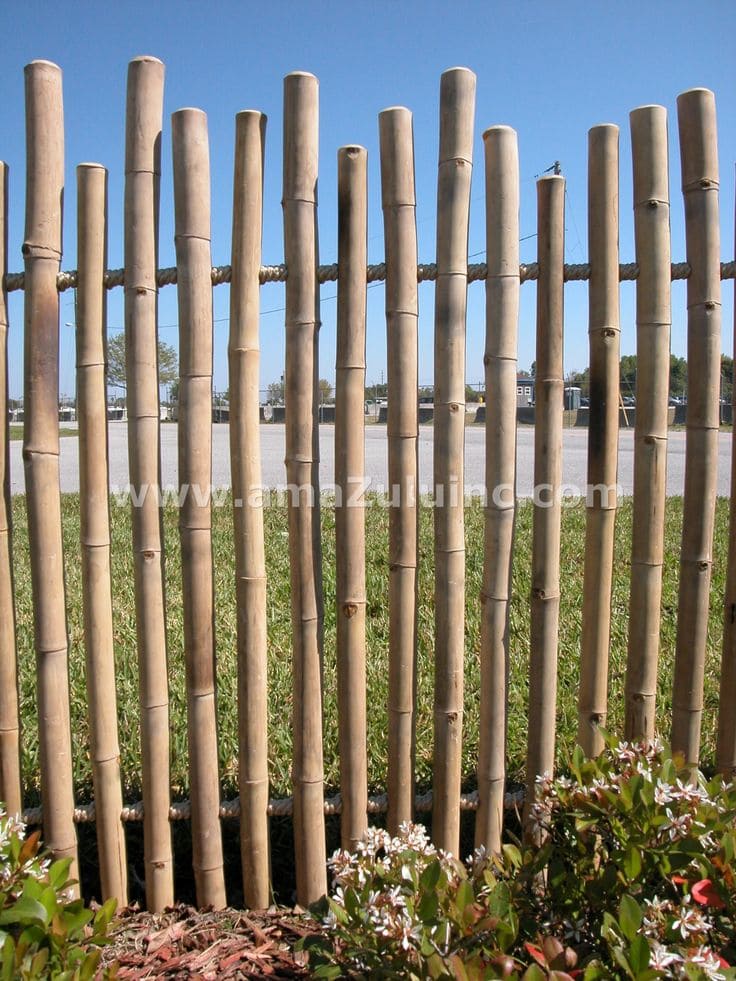 Natural Vertical Bamboo Fence for Rustic Charm