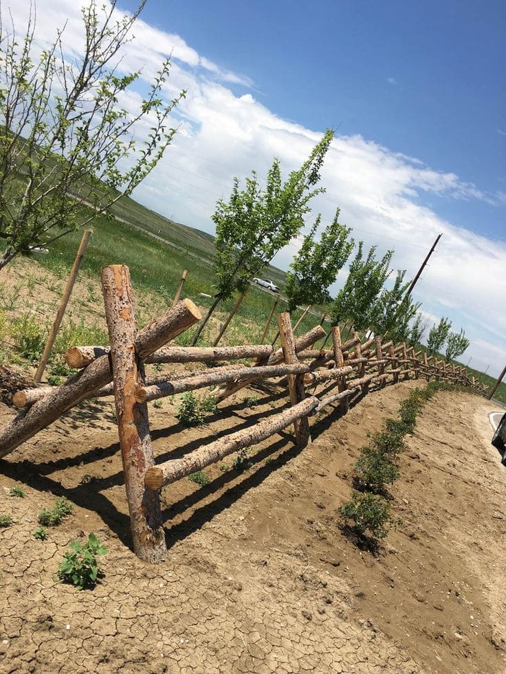 Rustic Split Rail Wooden Farmhouse Fence Design