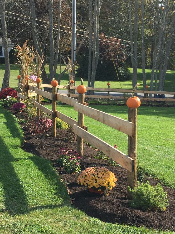 Rustic Wooden Pallet Farmhouse Fence with Decor