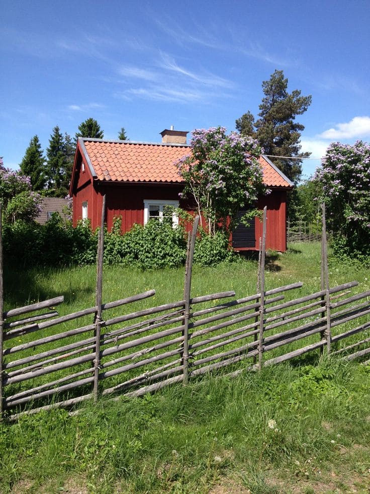 Traditional Split-Rail Fence for Farmhouses