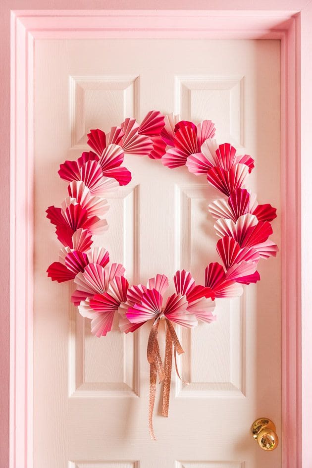 Vibrant Paper Heart Fan Wreath Design