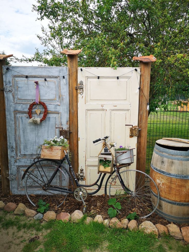 Vintage Door Fence with Charming Bicycle Decor