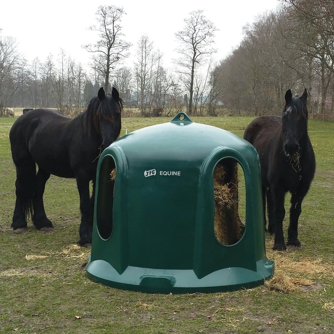 Dome-Style Covered Hay Feeder