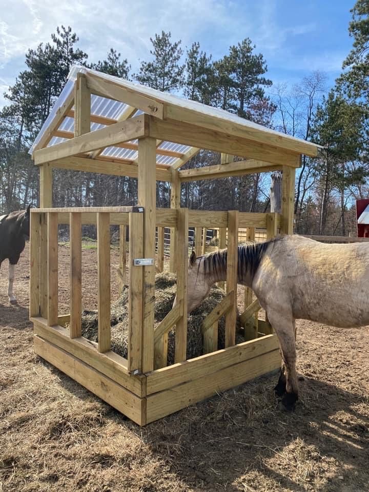 Heavy-Duty Roofed Horse Hay Feeder